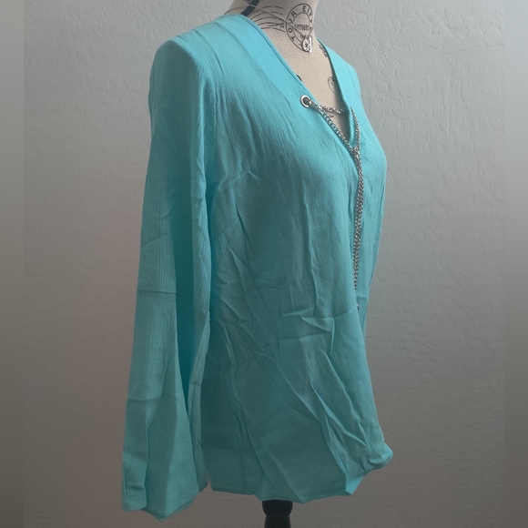 🆕 Michael Kors Cool aqua bell sleeve blouse (L) - Picture 3 of 9